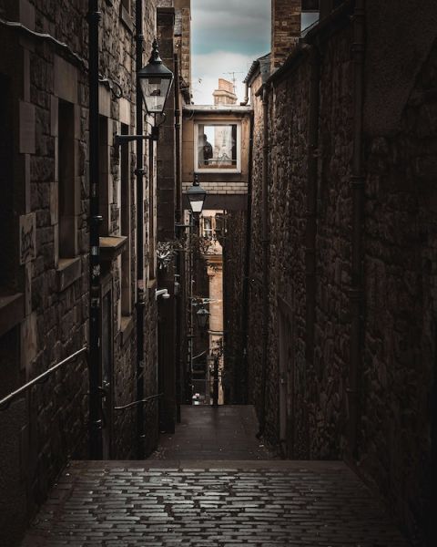 File:DA Twixt Alley.jpg